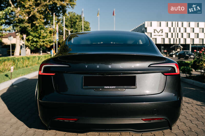 Седан Tesla Model 3 2024 в Одесі