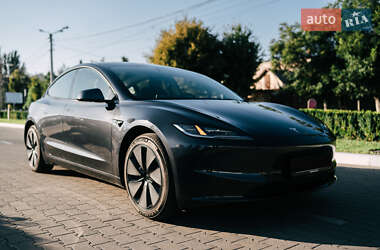 Седан Tesla Model 3 2024 в 