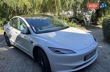 Седан Tesla Model 3 2024 в 