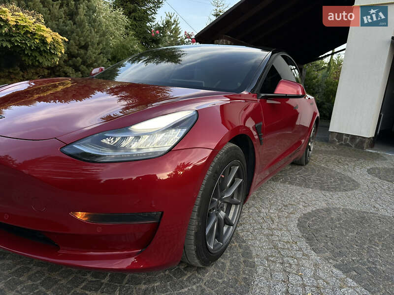 Седан Tesla Model 3 2020 в Тернополе