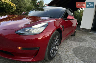 Седан Tesla Model 3 2020 в 