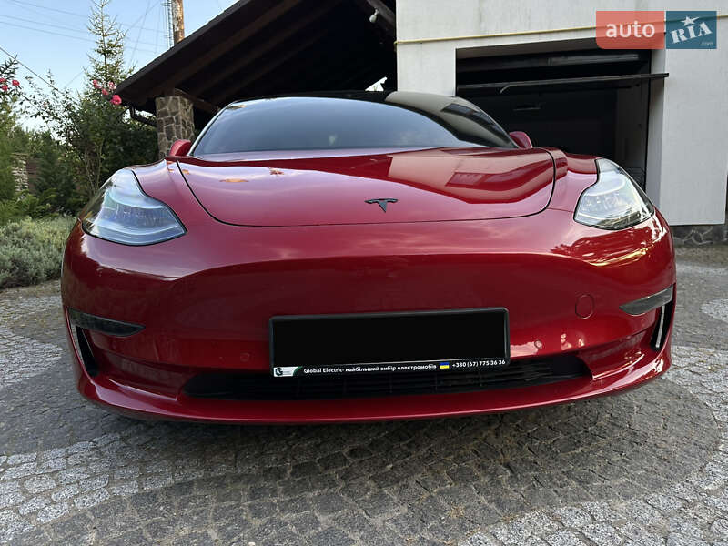 Седан Tesla Model 3 2020 в Тернополе
