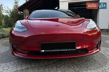 Седан Tesla Model 3 2020 в 
