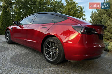 Седан Tesla Model 3 2020 в 