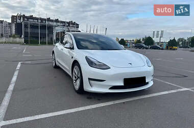 Седан Tesla Model 3 2021 в 