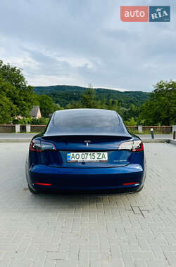 Седан Tesla Model 3 2021 в 