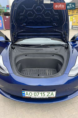 Седан Tesla Model 3 2021 в 