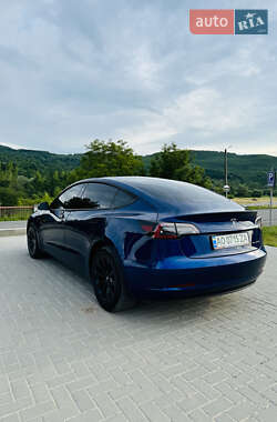 Седан Tesla Model 3 2021 в 