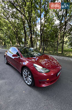 Седан Tesla Model 3 2018 в Чернигове