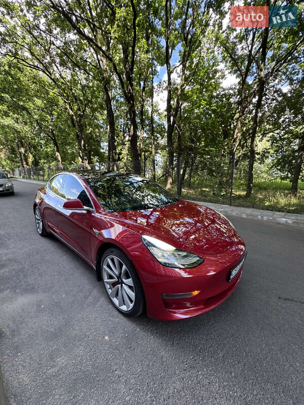 Седан Tesla Model 3 2018 в Чернигове