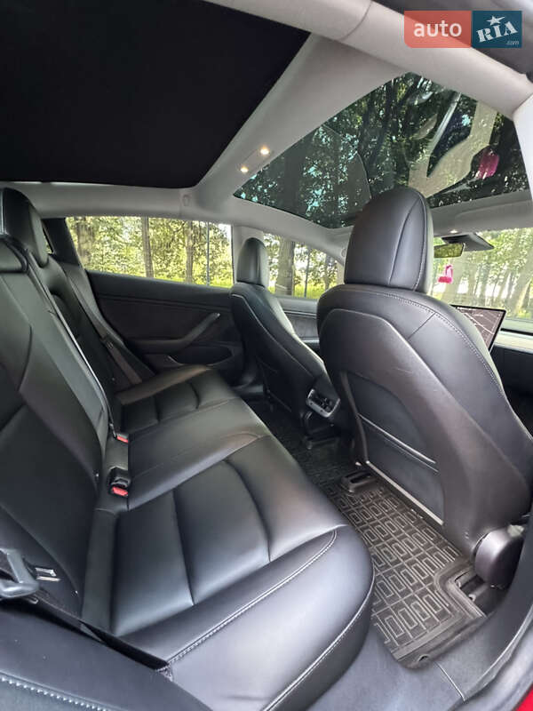 Седан Tesla Model 3 2018 в Чернигове