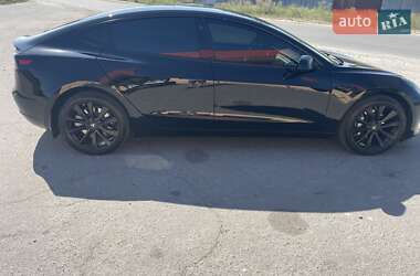 Седан Tesla Model 3 2022 в 