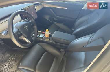 Седан Tesla Model 3 2022 в 