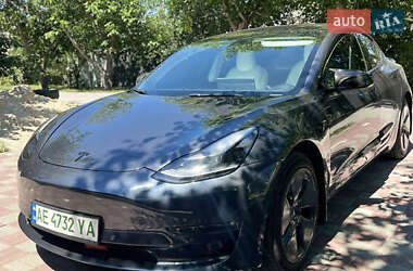 Седан Tesla Model 3 2022 в 