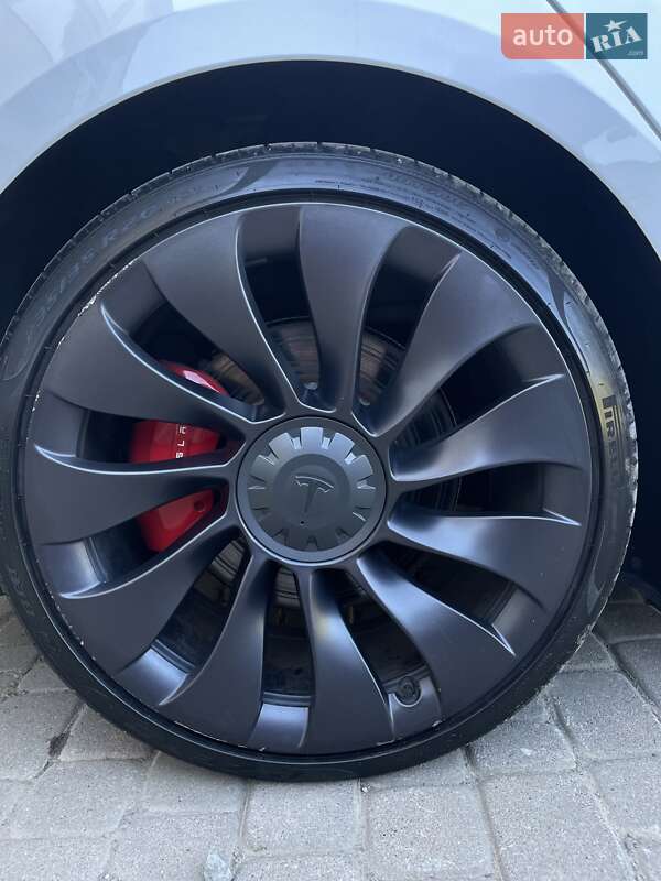 Седан Tesla Model 3 2021 в Ужгороде