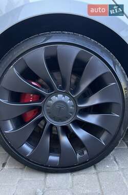 Седан Tesla Model 3 2021 в 
