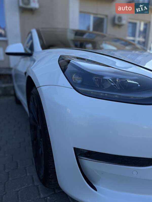 Седан Tesla Model 3 2021 в Ужгороде