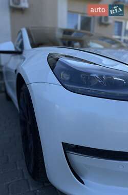 Седан Tesla Model 3 2021 в 