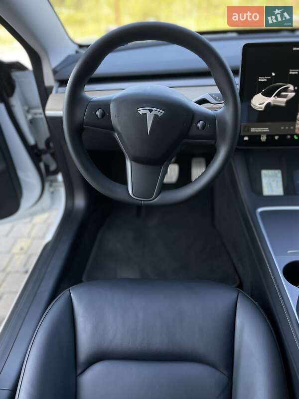Седан Tesla Model 3 2021 в Ужгороде