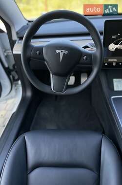 Седан Tesla Model 3 2021 в 
