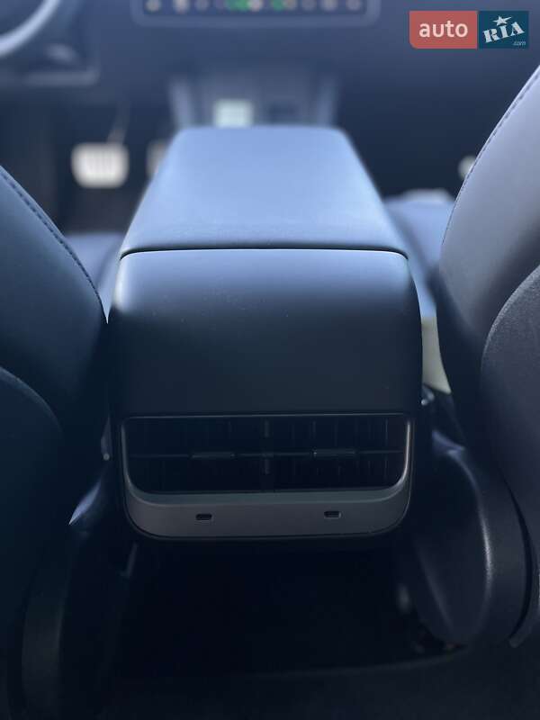 Седан Tesla Model 3 2021 в Ужгороде