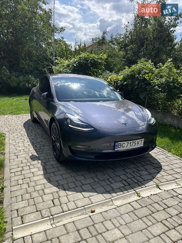 Седан Tesla Model 3 2019 в Львове