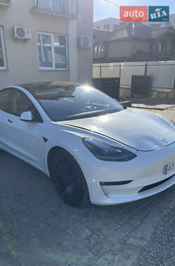 Седан Tesla Model 3 2021 в 
