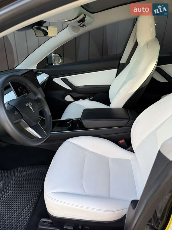 Седан Tesla Model 3 2020 в Харкові