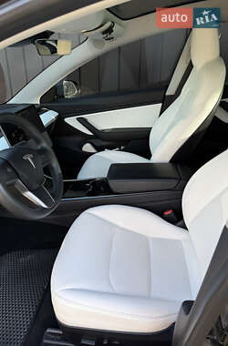 Седан Tesla Model 3 2020 в 