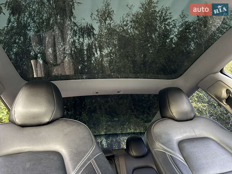Седан Tesla Model 3 2018 в Запоріжжі