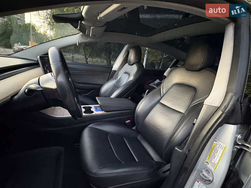 Седан Tesla Model 3 2018 в Запоріжжі