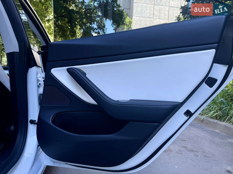 Седан Tesla Model 3 2019 в Білій Церкві