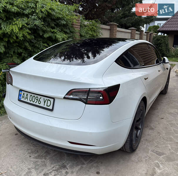 Седан Tesla Model 3 2021 в Киеве