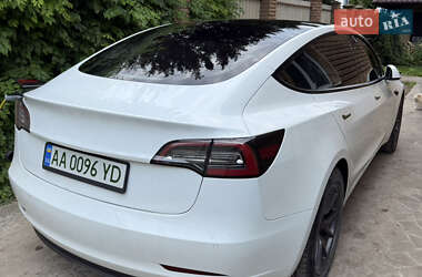 Седан Tesla Model 3 2021 в 