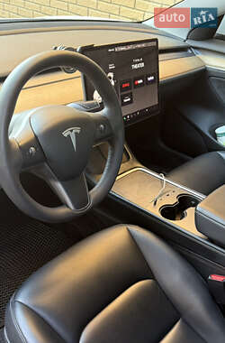 Седан Tesla Model 3 2021 в 