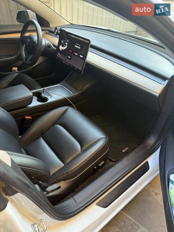 Седан Tesla Model 3 2021 в Киеве