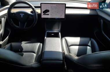 Седан Tesla Model 3 2021 в 