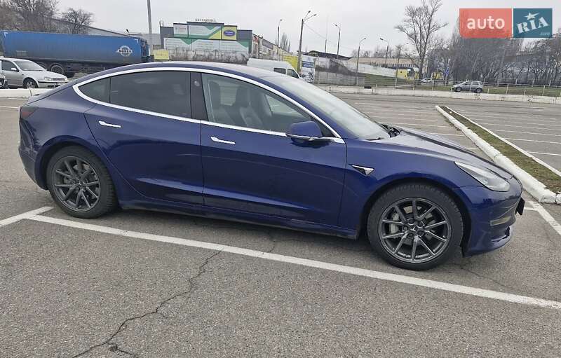 Седан Tesla Model 3 2018 в Києві