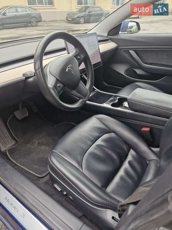 Седан Tesla Model 3 2018 в Києві