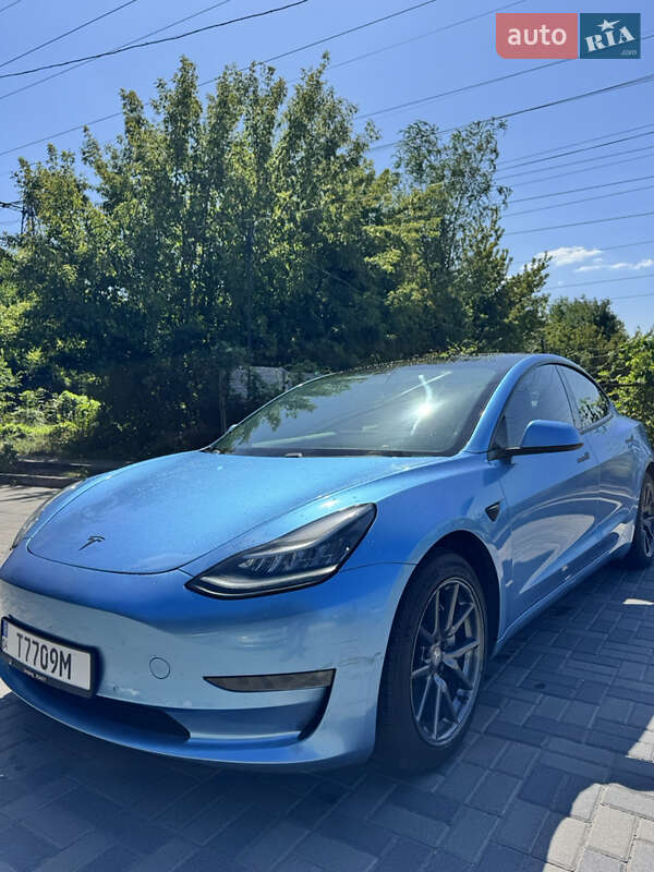 Седан Tesla Model 3 2020 в Днепре фото Седан Tesla Model 3 2020 в Днепре