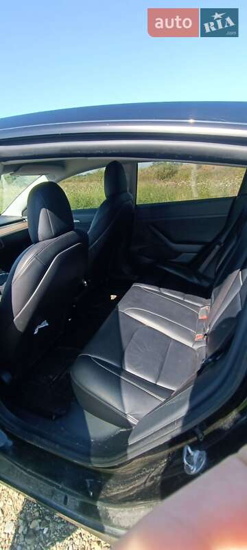 Седан Tesla Model 3 2021 в Мукачевому