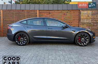 Седан Tesla Model 3 2022 в 