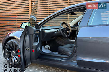 Седан Tesla Model 3 2022 в 