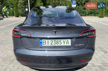 Седан Tesla Model 3 2022 в 