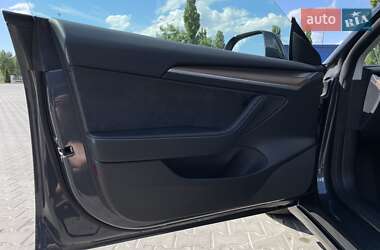Седан Tesla Model 3 2022 в 
