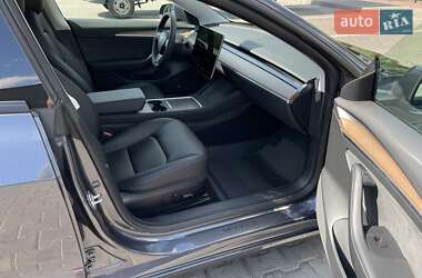 Седан Tesla Model 3 2022 в 