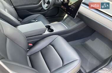 Седан Tesla Model 3 2022 в 