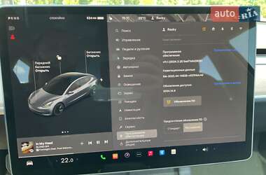 Седан Tesla Model 3 2022 в 