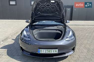 Седан Tesla Model 3 2022 в 
