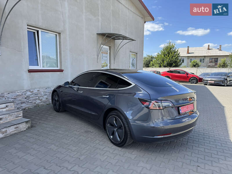 Седан Tesla Model 3 2019 в Луцке